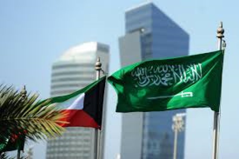 السعودية والكويت يوقعان اتفاقا لإعادة استخراج النفط من المنطقة الحدودية