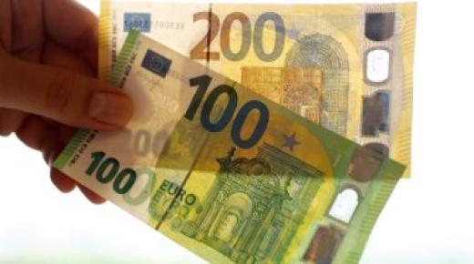 سعر الجنية المصرى مقابل اليورو فى سوق العملات المصرية اليوم الموافق الجمعة 14 فبراير 2020